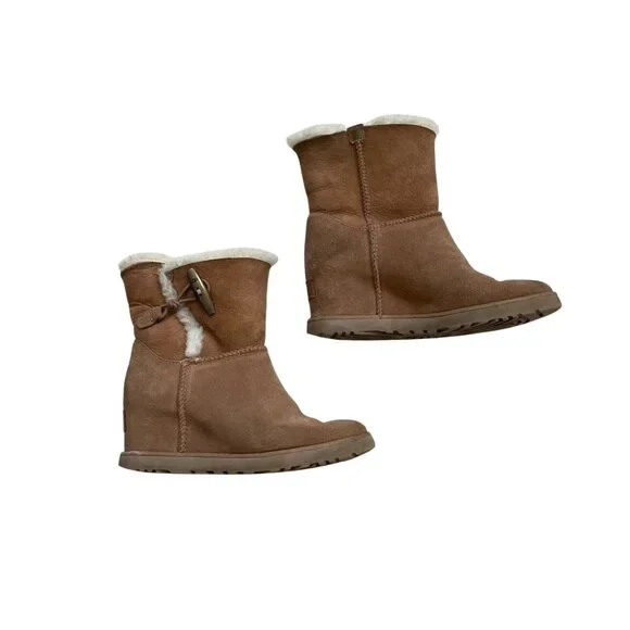 UGG Classic Femme Chestnut Suede Toggle Wedge Boots Women's Size 5 Brown - Picture 2 of 9